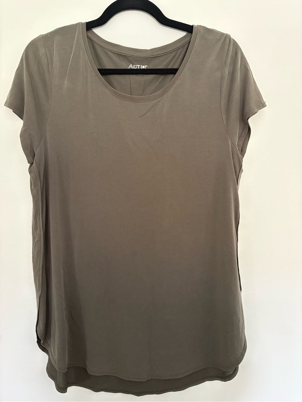 Apt. 9 Short Sleeve Scoop Neck Top in Taupe
